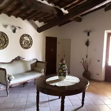 Tana De Lepri